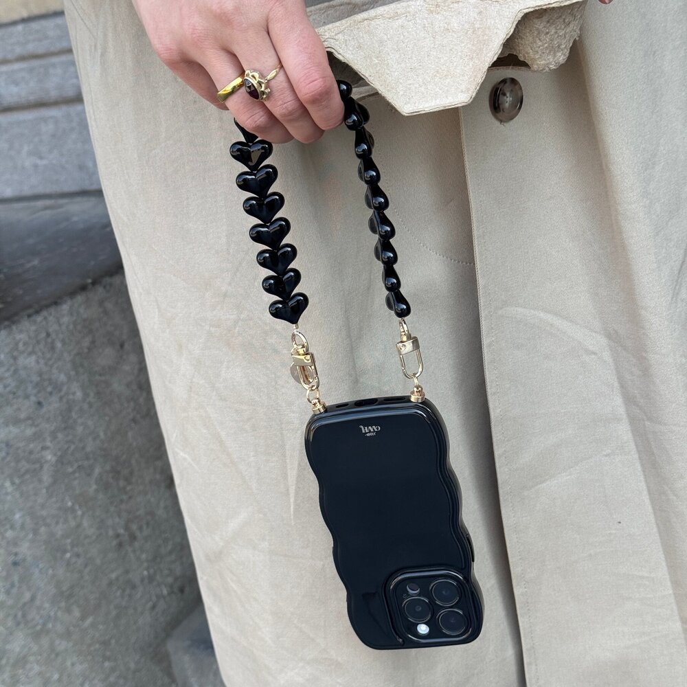 xoxo Wildhearts xoxo Wildhearts Glossy Wavy Cord Case Black - Funky Hearts (black) - iPhone 17 Pro Max