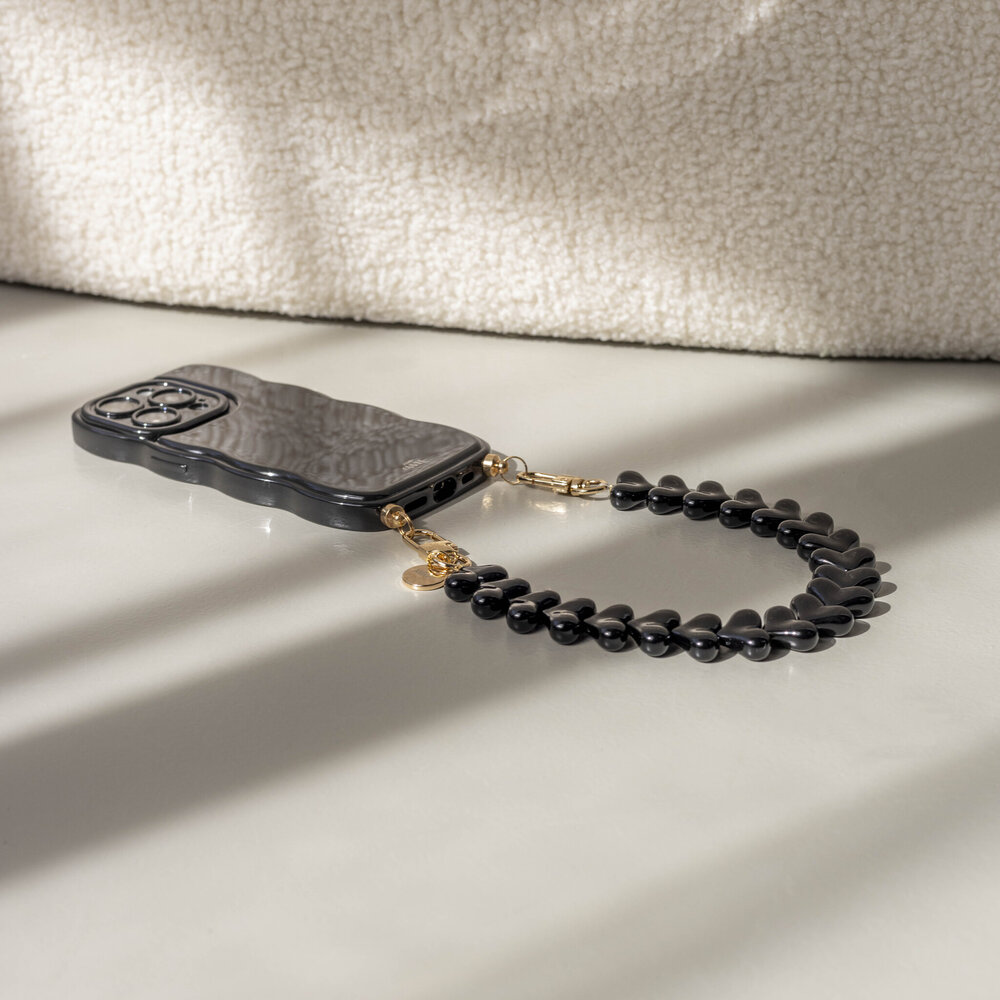 xoxo Wildhearts xoxo Wildhearts Glossy Wavy Cord Case Black - Funky Hearts (black) - iPhone 17 Pro Max