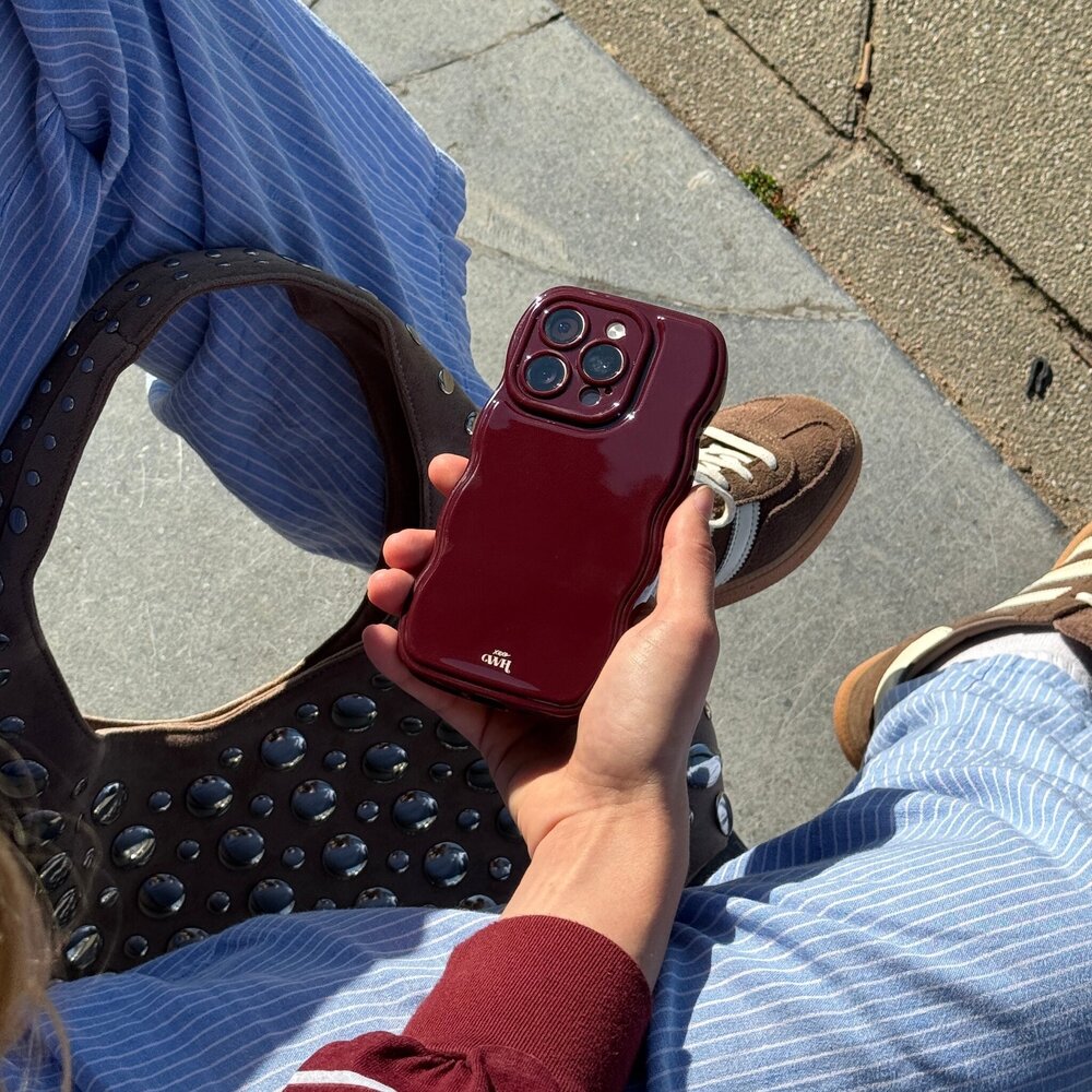 xoxo Wildhearts xoxo Wildhearts Glossy Wavy Case Burgundy - iPhone Air xoxo Wildhearts xoxo Wildhearts Glossy Wavy Case Burgundy - iPhone Air
