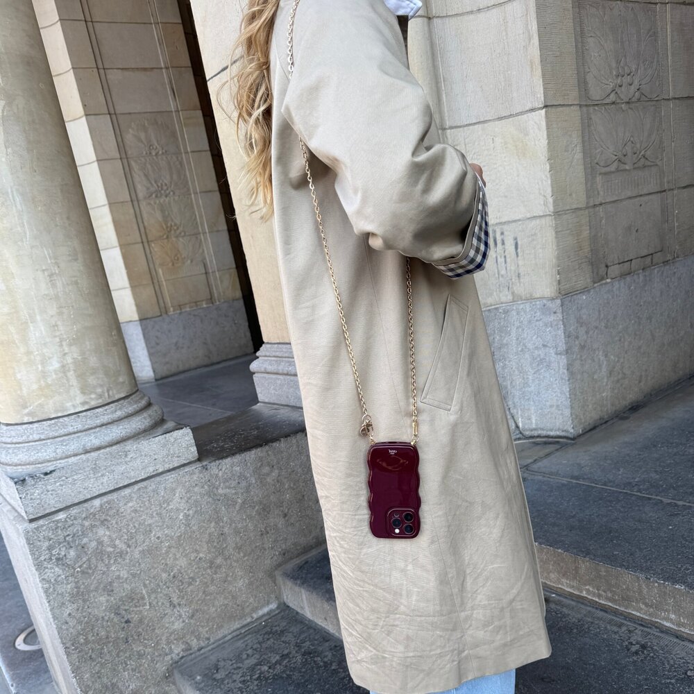 xoxo Wildhearts xoxo Wildhearts Glossy Wavy Cord Case Burgundy - Dreamy (long) - iPhone Air xoxo Wildhearts xoxo Wildhearts Glossy Wavy Cord Case Burgundy - Dreamy (long) - iPhone Air