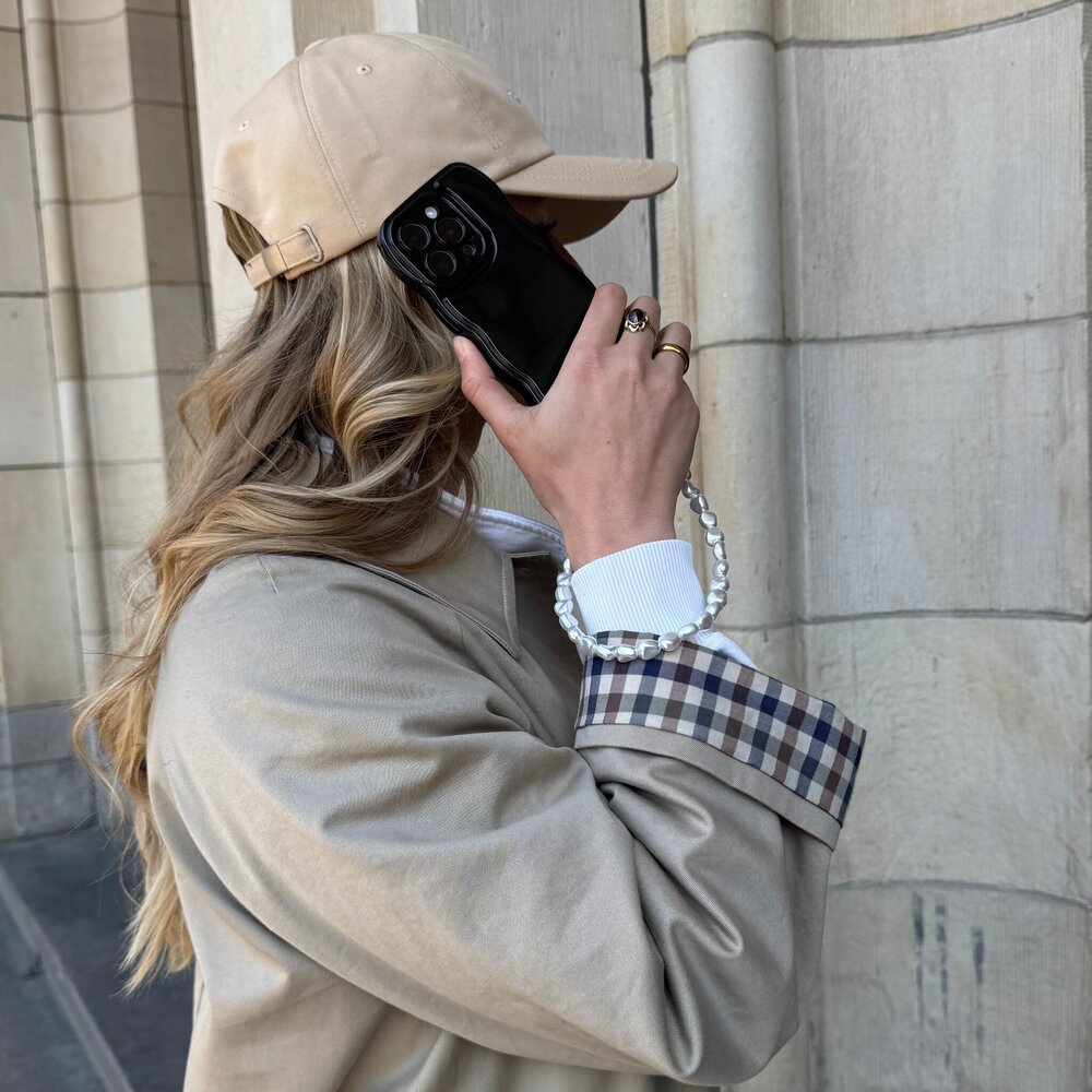 xoxo Wildhearts xoxo Wildhearts Glossy Wavy Cord Case Black - Pearlfection (short) - iPhone Air