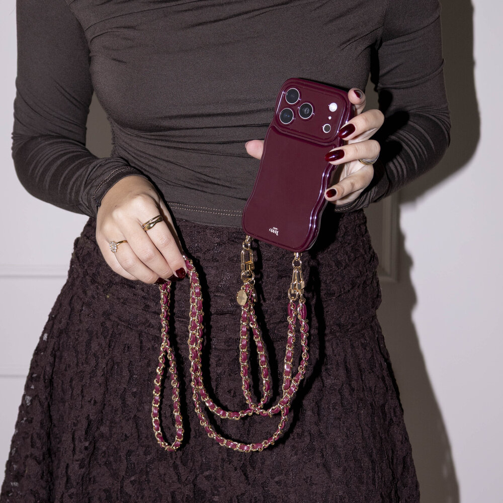 xoxo Wildhearts xoxo Wildhearts Glossy Wavy Cord Case Burgundy - Classic Chain Burgundy (long) - iPhone Air