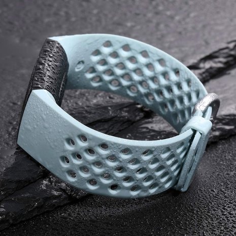 Strap-it® Strap-it Fitbit Charge 4 Armband Silikon mit Löchern (Baby Blau)