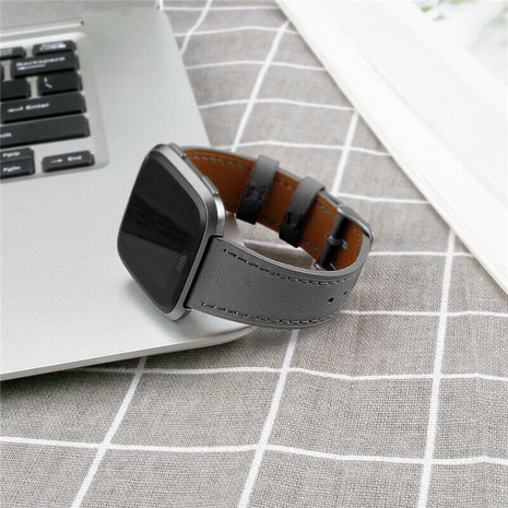 Strap-it® Strap-it Fitbit Versa Lederarmband (Grau) Strap-it® Strap-it Fitbit Versa Lederarmband (Grau)