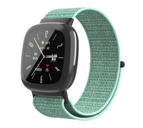 Strap-it® Fitbit Versa 4 Nylon Armband (Minze) Strap-it® Fitbit Versa 4 Nylon Armband (Minze)