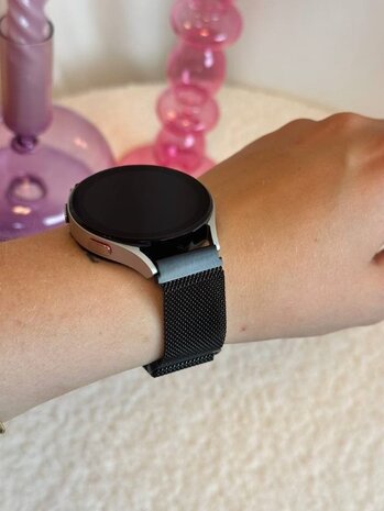 xoxo Wildhearts xoxo Wildhearts Samsung Galaxy Watch 42mm Milanese Armband (Schwarz) xoxo Wildhearts xoxo Wildhearts Samsung Galaxy Watch 42mm Milanese Armband (Schwarz)