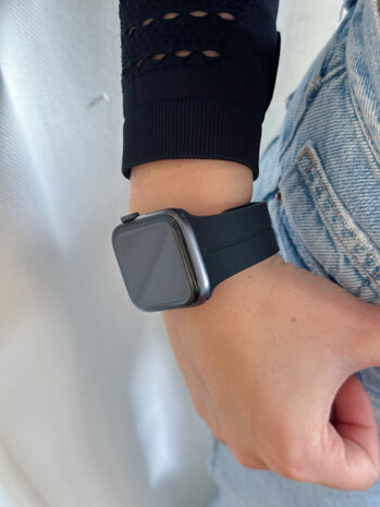 Strap-it® Strap-it Apple Watch 8 magnetisch D-Buckle Armband (Schwarz) Strap-it® Strap-it Apple Watch 8 magnetisch D-Buckle Armband (Schwarz)