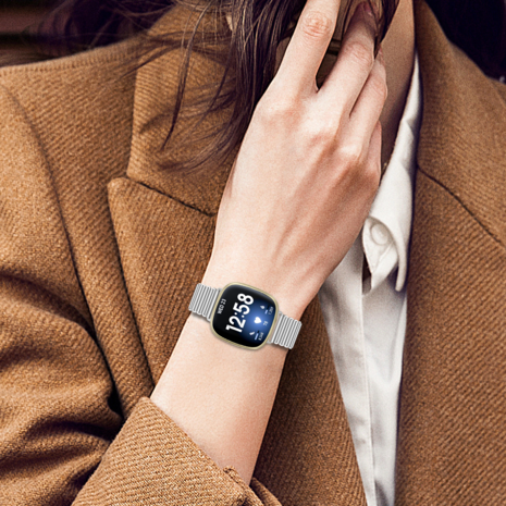 Strap-it® Strap-it Fitbit Versa 4 Loop Stahlarmband (Silber) Strap-it® Strap-it Fitbit Versa 4 Loop Stahlarmband (Silber)