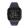 Strap-it® Strap-it Fitbit Versa 4 Gemustertes Silikon Armband (Dunkelblau) Strap-it® Strap-it Fitbit Versa 4 Gemustertes Silikon Armband (Dunkelblau)