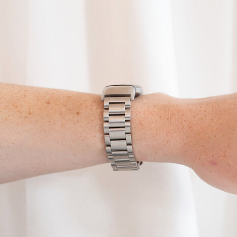 Strap-it® Strap-it Fitbit Charge 6 Stahlarmband (Silber) Strap-it® Strap-it Fitbit Charge 6 Stahlarmband (Silber)