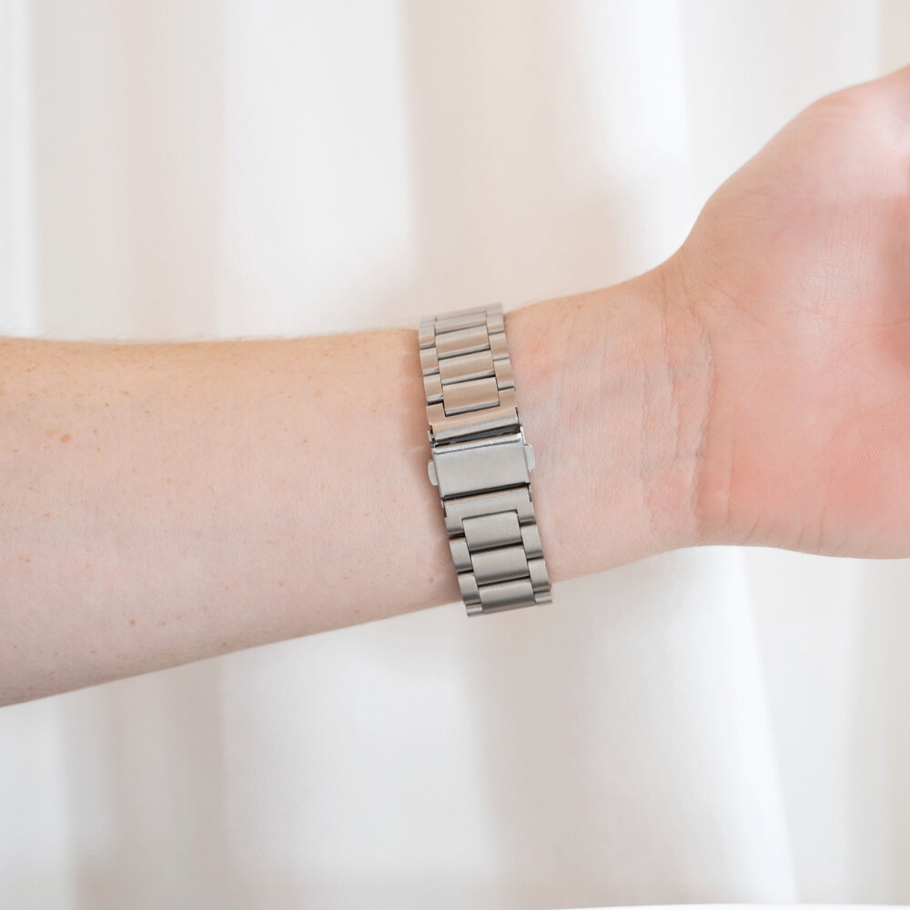 Strap-it® Strap-it Fitbit Charge 6 Stahlarmband (Silber) Strap-it® Strap-it Fitbit Charge 6 Stahlarmband (Silber)