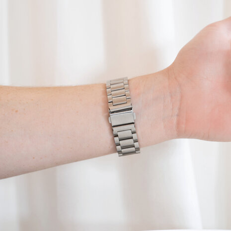 Strap-it® Strap-it Fitbit Charge 6 Stahlarmband (Silber) Strap-it® Strap-it Fitbit Charge 6 Stahlarmband (Silber)