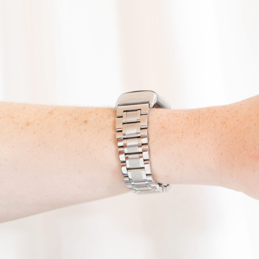 Strap-it® Strap-it Fitbit Charge 6 Stahl Armband (Silber) Strap-it® Strap-it Fitbit Charge 6 Stahl Armband (Silber)