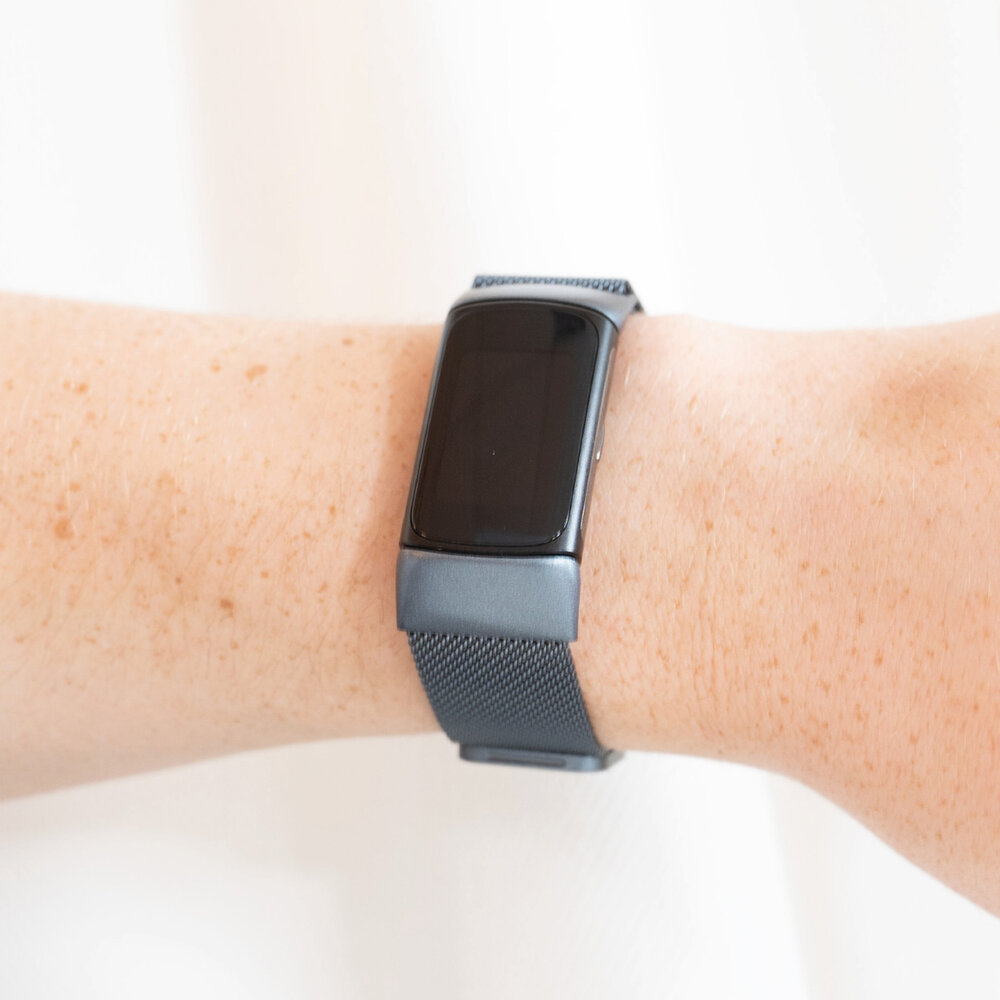 Strap-it® Strap-it® Fitbit Charge 5 Milanese Armband (Space Grey) Strap-it® Strap-it® Fitbit Charge 5 Milanese Armband (Space Grey)