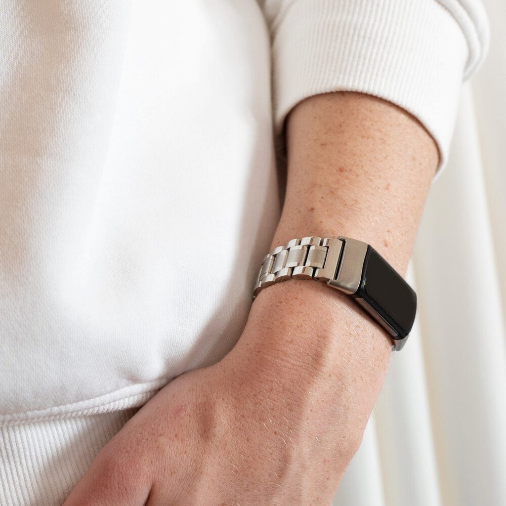 Strap-it® Strap-it Fitbit Charge 5 Metal Link Armband (Silber) Strap-it® Strap-it Fitbit Charge 5 Metal Link Armband (Silber)