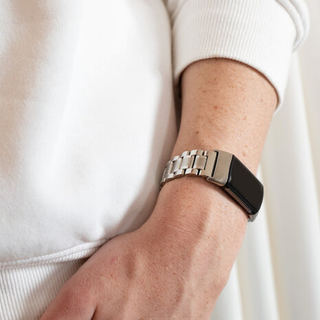 Strap-it® Strap-it Fitbit Charge 5 Metal Link Armband (Silber) Strap-it® Strap-it Fitbit Charge 5 Metal Link Armband (Silber)