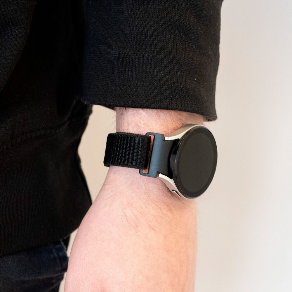 Strap-it® Strap-it Samsung Galaxy Watch 4 44mm 'One push' Nylon Armband (Schwarz) Strap-it® Strap-it Samsung Galaxy Watch 4 44mm 'One push' Nylon Armband (Schwarz)