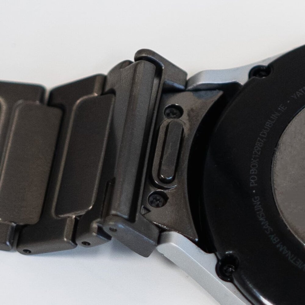 Strap-it® Strap-it Samsung Galaxy Watch 5 44mm 'One push' Luxus Titan Armband (Graphit) Strap-it® Strap-it Samsung Galaxy Watch 5 44mm 'One push' Luxus Titan Armband (Graphit)