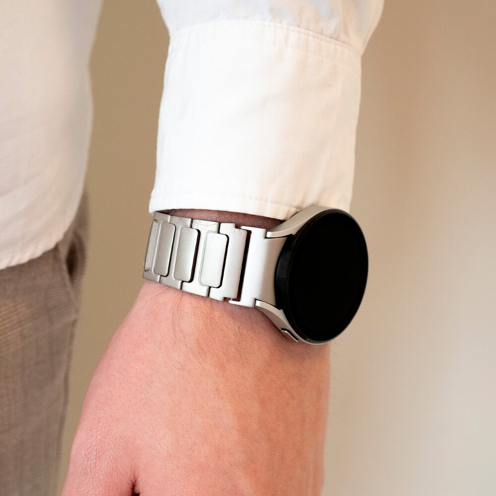 Strap-it® Strap-it Samsung Galaxy Watch 6 Classic 43mm 'One push' Luxus Titan Armband (Titan) Strap-it® Strap-it Samsung Galaxy Watch 6 Classic 43mm 'One push' Luxus Titan Armband (Titan)