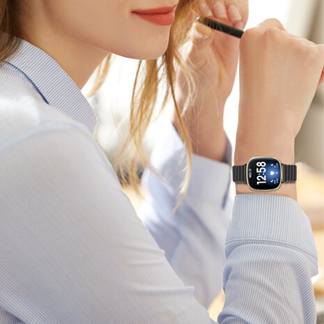 Strap-it® Strap-it Fitbit Sense Stahl-looparmband (Schwarz) Strap-it® Strap-it Fitbit Sense Stahl-looparmband (Schwarz)