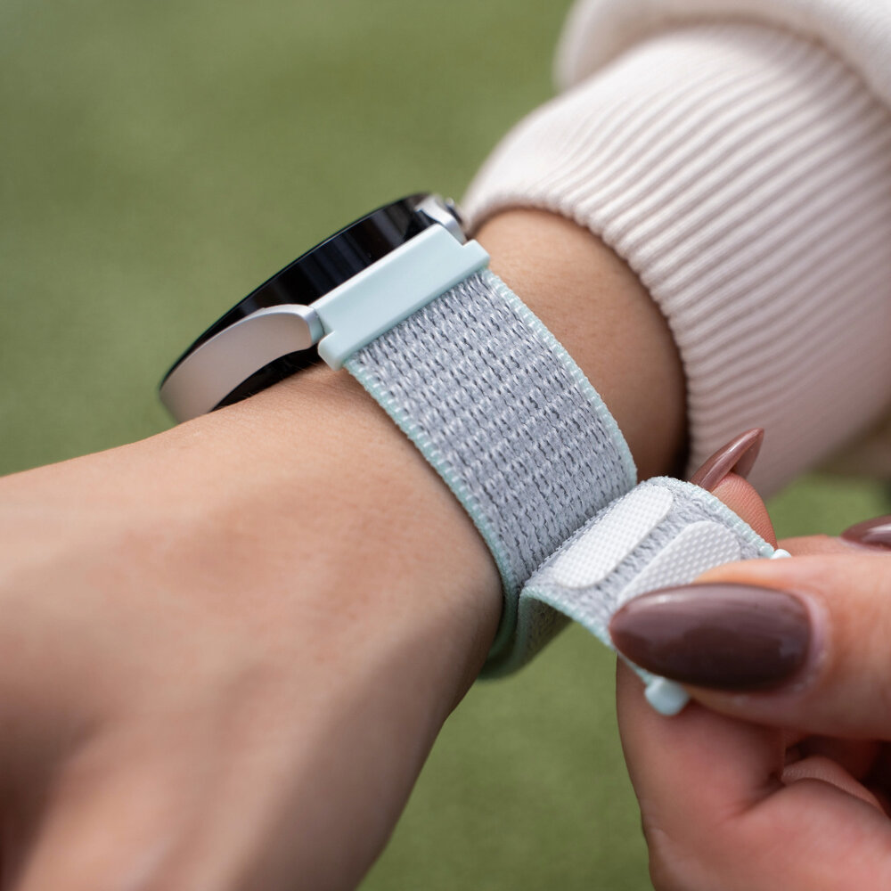 Strap-it® Strap-it Samsung Galaxy Watch 42mm Nylonarmband (Hellcyan) Strap-it® Strap-it Samsung Galaxy Watch 42mm Nylonarmband (Hellcyan)