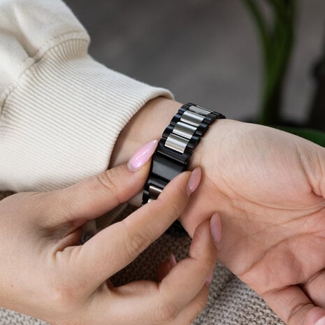 Strap-it® Strap-it Fitbit Charge 6 Stahlarmband (Schwarz/Silber) Strap-it® Strap-it Fitbit Charge 6 Stahlarmband (Schwarz/Silber)