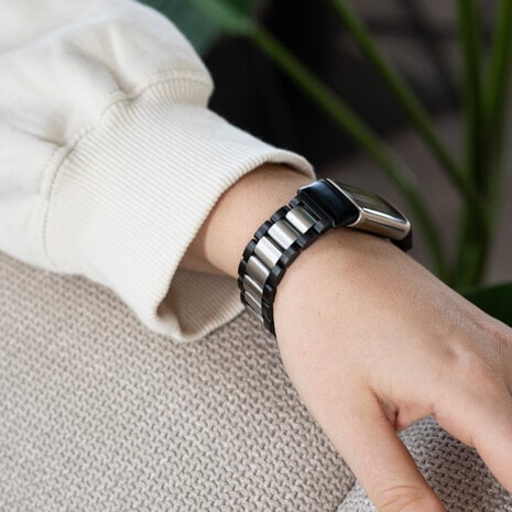 Strap-it® Strap-it Fitbit Charge 6 Stahlarmband (Schwarz/Silber) Strap-it® Strap-it Fitbit Charge 6 Stahlarmband (Schwarz/Silber)