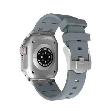 Strap-it® Strap-it Apple Watch Luxus Liquid Silikonarmband (Dunkelgrau mit Silber)