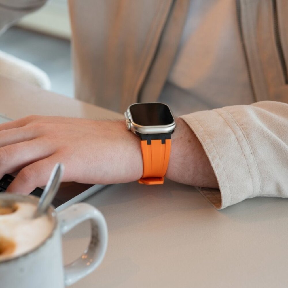 Strap-it® Strap-it Apple Watch Luxus Liquid Silikonarmband (Orange mit Schwarz) Strap-it® Strap-it Apple Watch Luxus Liquid Silikonarmband (Orange mit Schwarz)