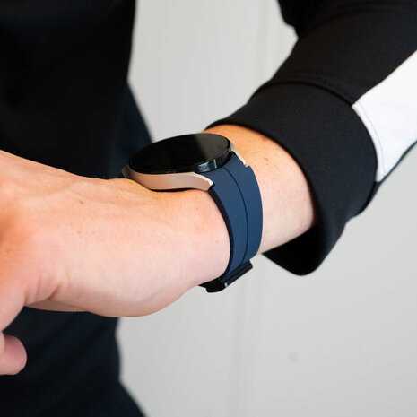 Bandz Bandz Samsung Galaxy Watch FE Silikonarmband mit D-Buckle (Dunkelblau) Bandz Bandz Samsung Galaxy Watch FE Silikonarmband mit D-Buckle (Dunkelblau)