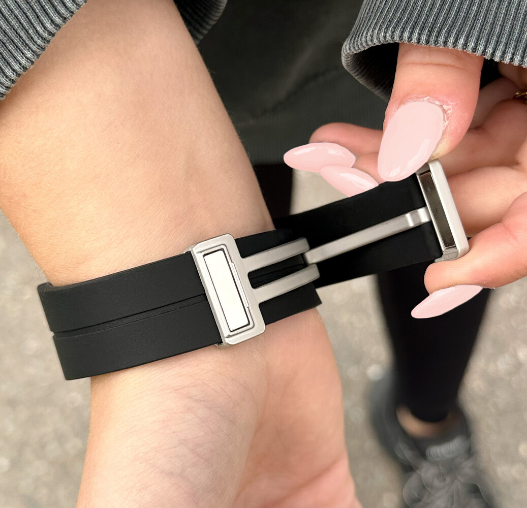 Strap-it® Strap-it Samsung Galaxy Watch 7 - 44mm magnetisches Sportarmband (Schwarz) Strap-it® Strap-it Samsung Galaxy Watch 7 - 44mm magnetisches Sportarmband (Schwarz)