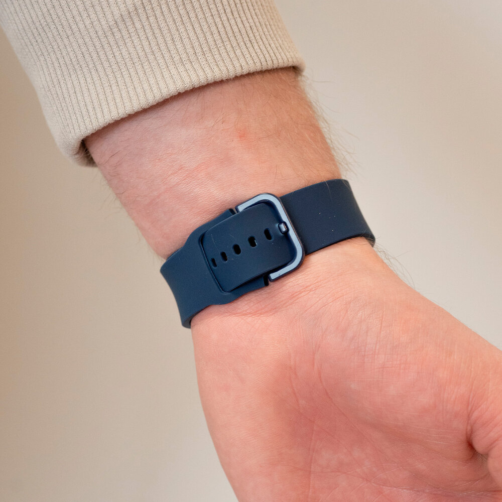 Strap-it® Strap-it Samsung Galaxy Watch 7 - 44mm 'One Push' Silikonarmband (Dunkelblau) Strap-it® Strap-it Samsung Galaxy Watch 7 - 44mm 'One Push' Silikonarmband (Dunkelblau)