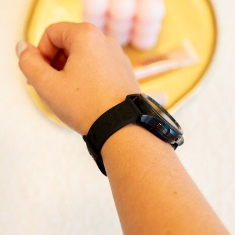 xoxo Wildhearts xoxo Wildhearts Polar Pacer Silikonarmband Leopardenmuster (Schwarz) xoxo Wildhearts xoxo Wildhearts Polar Pacer Silikonarmband Leopardenmuster (Schwarz)