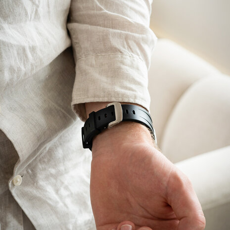 Bandz Bandz Apple Watch Silikonarmband 'Luxe Liquid' (Schwarz mit Silber) Bandz Bandz Apple Watch Silikonarmband 'Luxe Liquid' (Schwarz mit Silber)