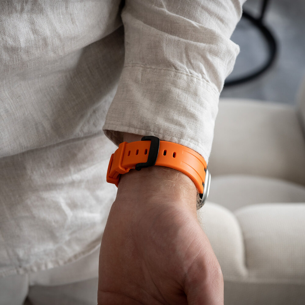 Bandz Bandz Apple Watch Silikonarmband 'Luxe Liquid' (Orange mit Schwarz) Bandz Bandz Apple Watch Silikonarmband 'Luxe Liquid' (Orange mit Schwarz)