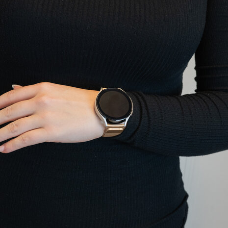 Bandz Bandz Amazfit Active 2 Milanese Loop Armband (Sekt) Bandz Bandz Amazfit Active 2 Milanese Loop Armband (Sekt)