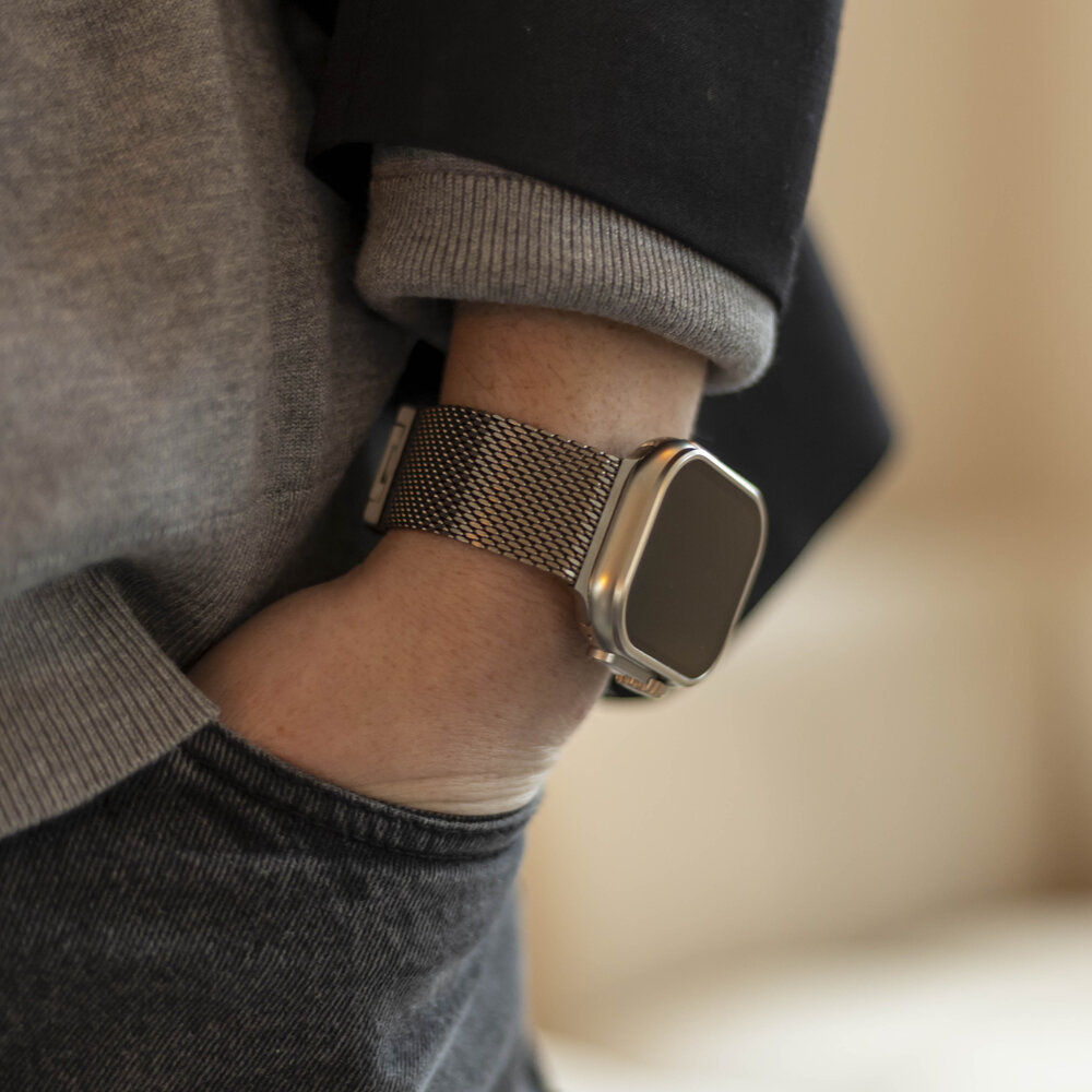 Bandz Bandz Apple Watch Milanaise Loop Band mit P-Buckle (Silber) Bandz Bandz Apple Watch Milanaise Loop Band mit P-Buckle (Silber)