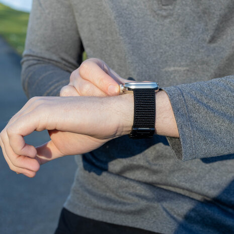 Bandz Bandz Apple Watch Nylon Band 'Wave' mit P-Buckle (Schwarz) Bandz Bandz Apple Watch Nylon Band 'Wave' mit P-Buckle (Schwarz)