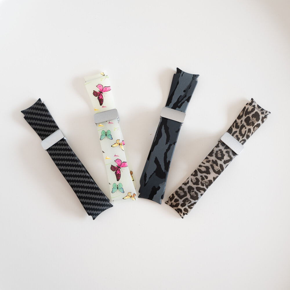 Strap-it® Strap-it Samsung Galaxy Watch 4 44mm Glow in the Dark D-Buckle Armband Leopard Strap-it® Strap-it Samsung Galaxy Watch 4 44mm Glow in the Dark D-Buckle Armband Leopard