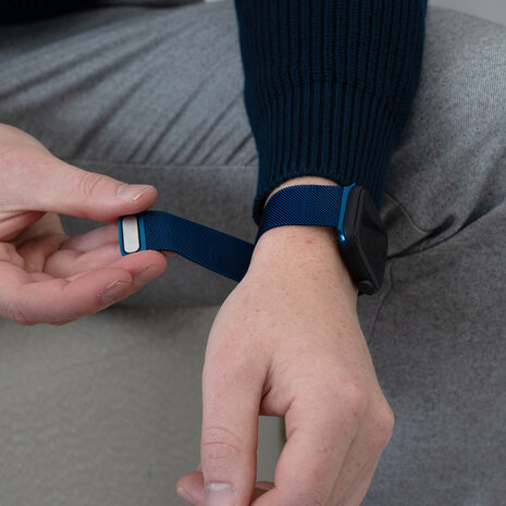 Bandz Bandz Apple Watch Milanese Loop Armband (Blau) Bandz Bandz Apple Watch Milanese Loop Armband (Blau)