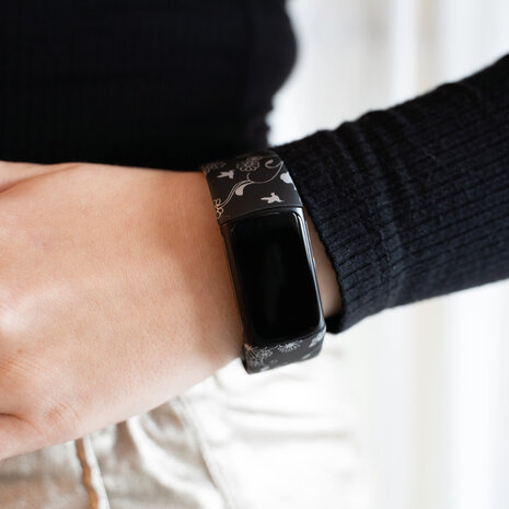 Strap-it® Strap-it® Black Floral Fitbit Charge 5 Armband Strap-it® Strap-it® Black Floral Fitbit Charge 5 Armband