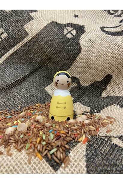 Houten pegdoll piet pastel geel