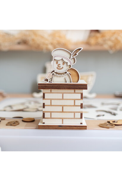 Houten schoorsteen met pietje & 5 cadeautjes