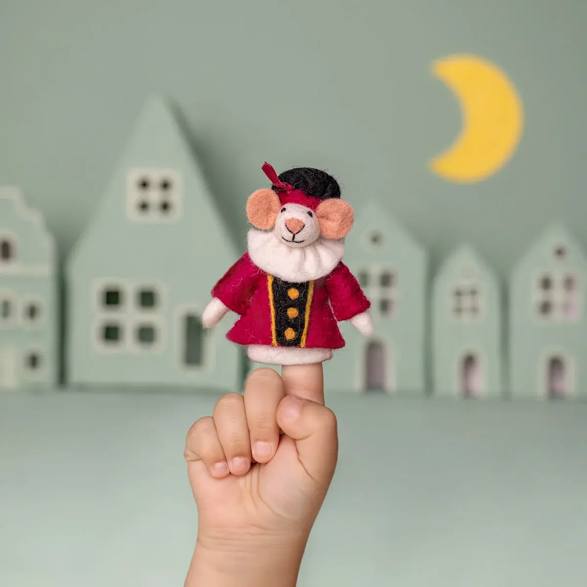 Sjaal met verhaal vilten vingerpopje piet muis 12cm - cyclaam-1