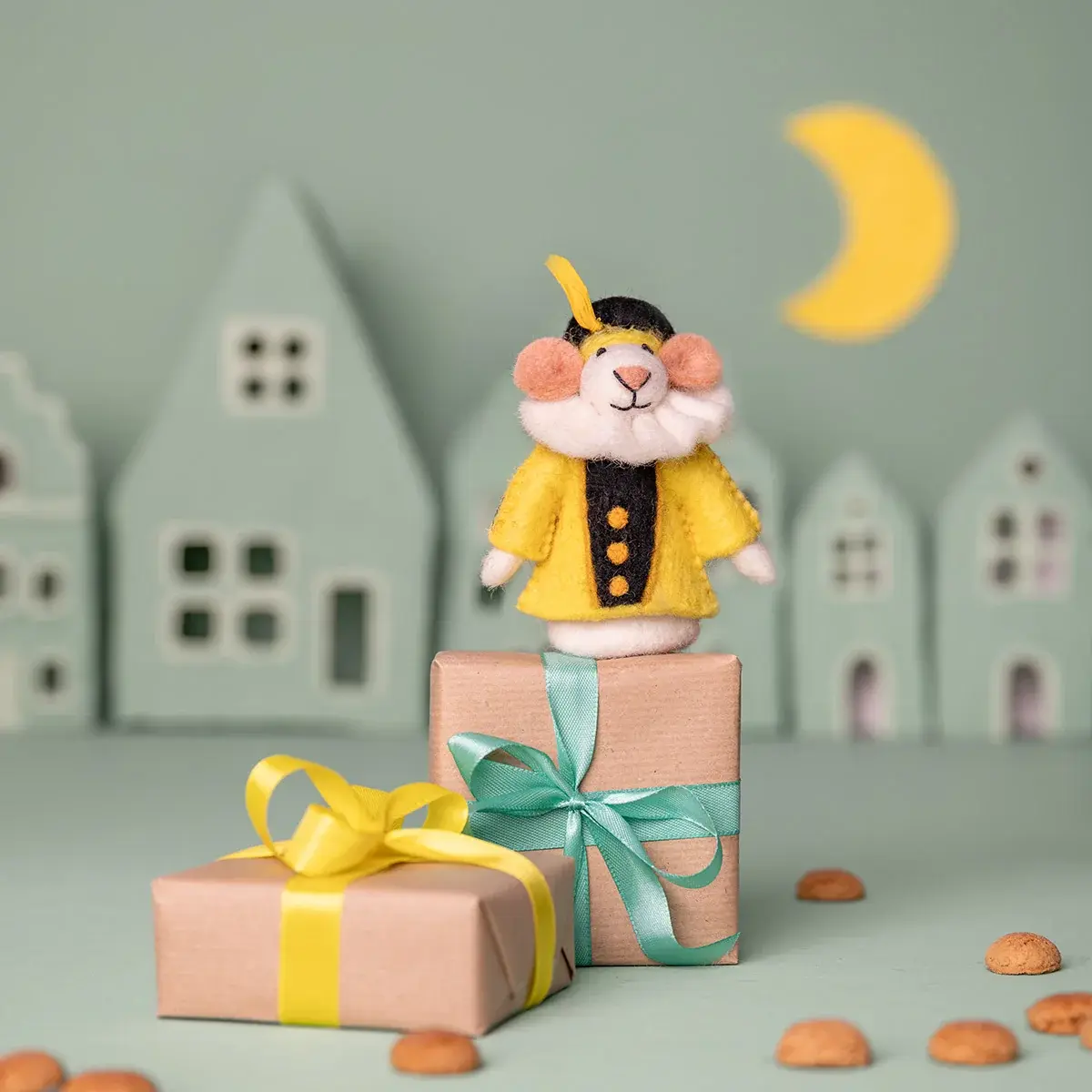 Sjaal met verhaal vilten vingerpopje piet muis 12cm - geel-1