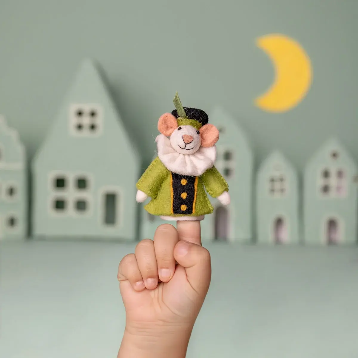 Sjaal met verhaal vilten vingerpopje piet muis 12cm - groen-2