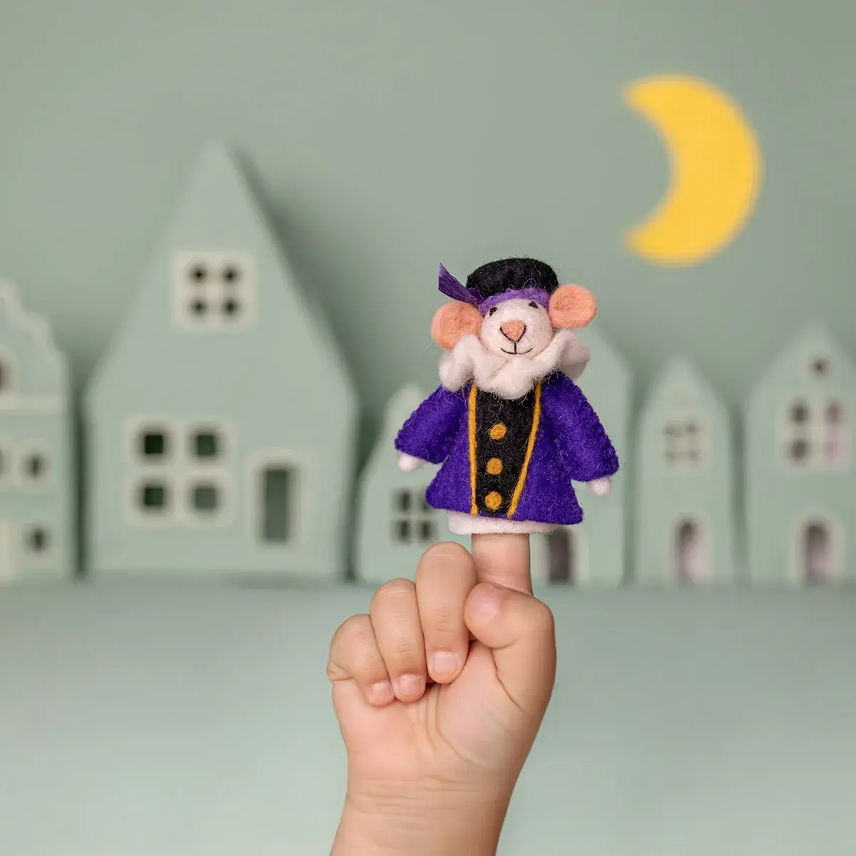Sjaal met verhaal vilten vingerpopje piet muis 12cm - paars-1
