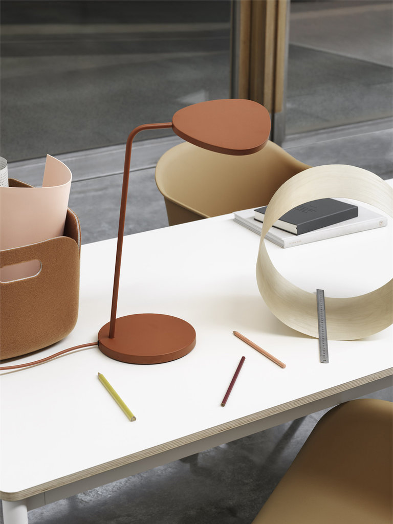 Muuto Leaf table lamp