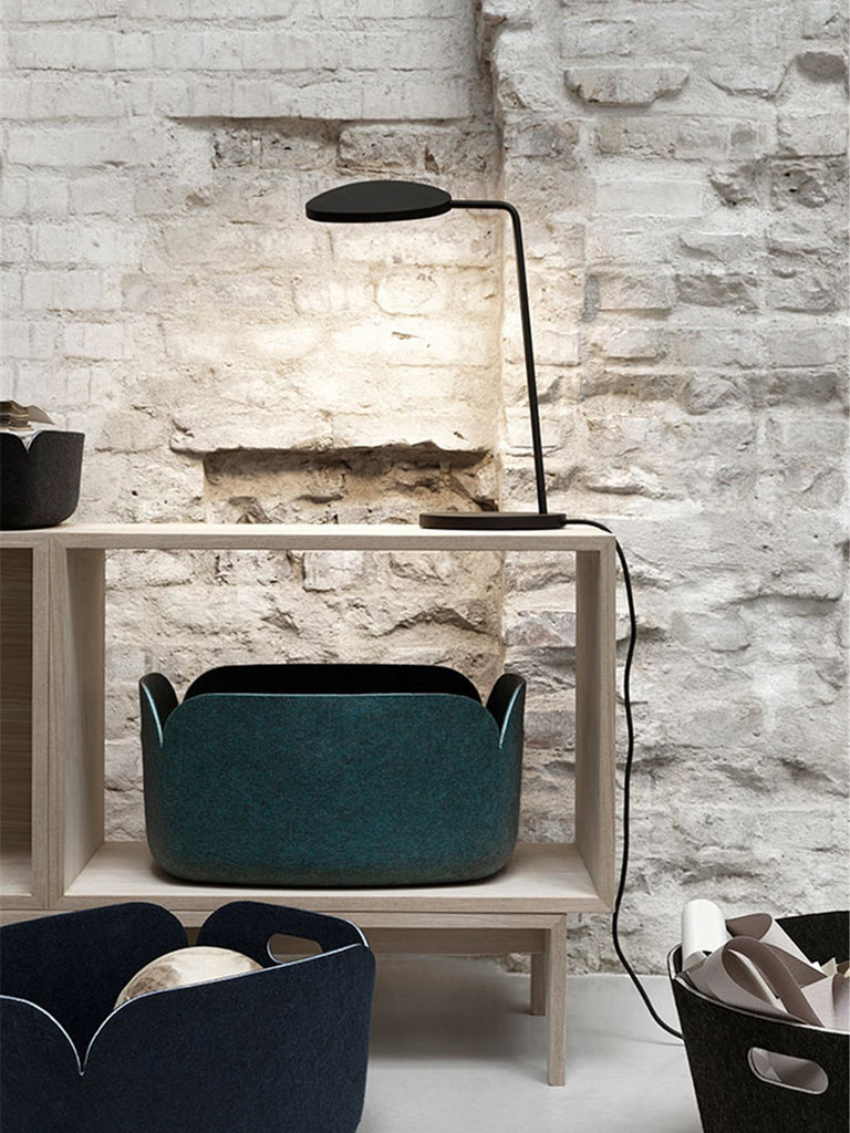 Muuto Leaf table lamp