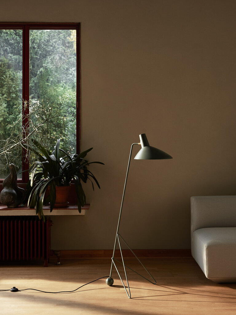 andTradition Tripod HM8 Floor Lamp